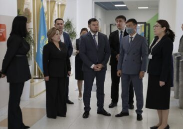 В Кокшетау вице-министру просвещения представили цифровые решения в сфере образования