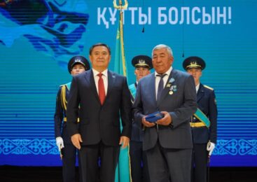 В Кокшетау отметили День Республики и наградили отличившихся акмолинцев